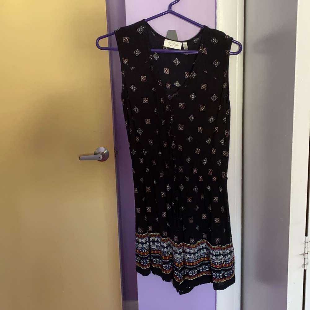 romper fits a small also!